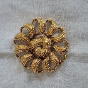 Vintage Monet Gold Floral/Sunburst Pin